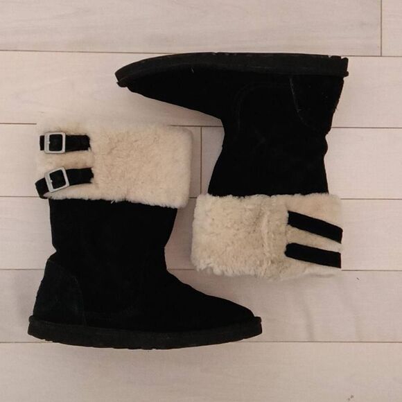 UGG Women's 1006055K Aleyah Sheepskin Double Buckle Boots Black Size 4 - Picture 1 of 4